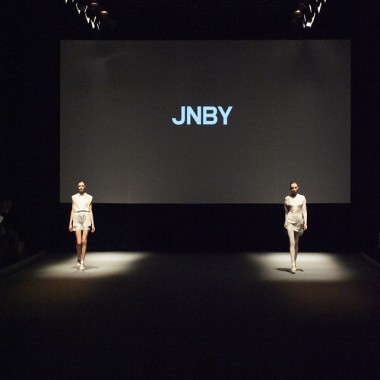 【東コレ2013SS】中国発のグローバルブランド「JNBY」が東コレ初参加～東京コレクション2013SS