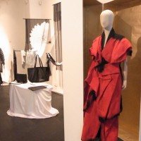 ニッポニスタの会場にはヨウジヤマモトのドレスも展示された