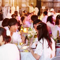 ドレスコードは“白”、日本初上陸のディナーパーティ「ディネ・アン・ブラン（Diner en Blanc）」