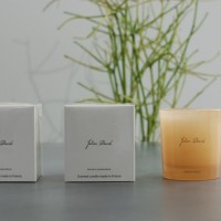 ジュリアン デイヴィッド オリジナル フレグランスキャンドル「Jōmon Forest scented candle」/「Heian Garden scented candle」（各7,400円）