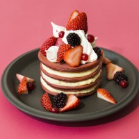 「レッドベルベットパンケーキ」（1,380円）