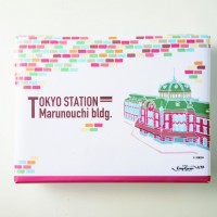 銀座コージーコーナー「小さな宝もの 東京駅舎 パッケージ」（8種22個入り 税込1,080円）