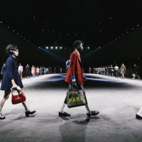 グッチ（GUCCI）が、2020-21年秋冬メンズコレクションショーをイタリア・ミラノのパラッツォ・デッレ・シンティッレ（Palazzo delle Scintille）で開催した。