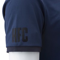 袖口には同色で「HFC」（Hiromi Factory チャンネル）のロゴを刺繍