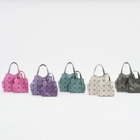 CARAT Handbag 4万6,200円(H230×W230×D115) Small Handbag 3万3,000円(H170×W175×D55)