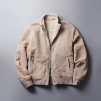 ZIP-UP BLOUSON Price : 39万6,000円（税込） Color : Beige, Black