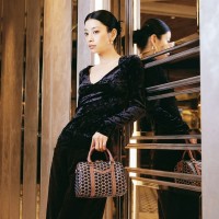 ＜MOYNAT／モワナ＞M コレクション M.48H Mini 27万2,800円（税込） (素材:牛革・コットン・リネン／H15×W21×D11cm) □伊勢丹新宿店 本館1階 ハンドバッグ・財布