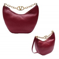 ＜VALENTINO GARAVANI／ヴァレンティノ ガラヴァーニ＞VLOGO MOON BAG MEDIUM HOBO 45万6,500円（税込） (素材:牛革／H34.5×W32.5×D11cm) □伊勢丹新宿店 本館1階 ハンドバッグ・財布