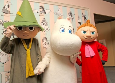 「MOOMIN! ムーミン展」スタート。高山みなみら声優祝福。日本初公開の原画展示や限定グッズを販売