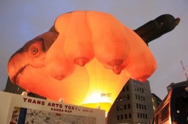 神田で巨大生物が空を浮遊？！街一体となったアートプロジェクトスタート