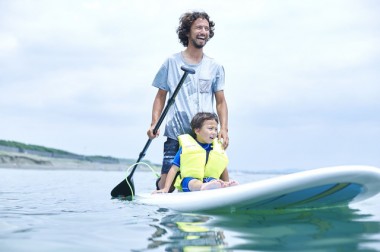 この夏からはじめたい、ハワイ発祥のアクティビティー“SUP”に挑戦！～親子編～【湘南日帰り旅】