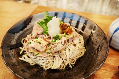 鮭弁当、あぶらげ丼、へぎ蕎麦などの“越後グルメ”が目白押し！「旅する新虎マーケット」新潟編がスタート