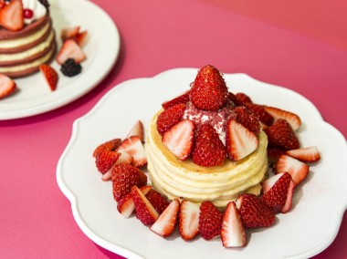 いちご300%増量も! J.S. PANCAKE CAFE、いちご尽くしのスイーツがそろう春フェア開催