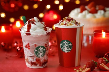 スタバのクリスマスがやってきた! 真っ赤なイチゴの「クリスマス ストロベリー ケーキ ミルク/フラペチーノ®」新発売