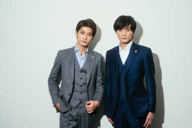 寺西優真・西川俊介、ドラマ「彼が僕に恋した理由」で着こなす、Hi TAILORのスーツ【Tailor Mag】