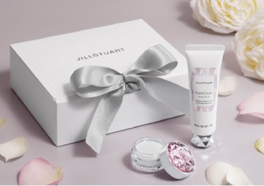 贈る人も贈られる人も、ハッピーになれるギフトを。JILLSTUART Beautyのホリデーシーズン限定ギフトセット