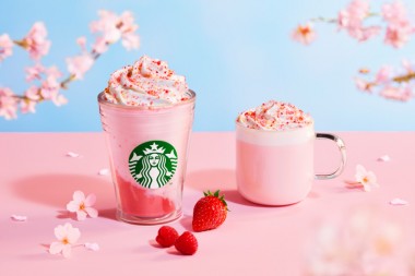 スタバ「さくらふわり ベリー フラペチーノ®」が発売中、さくらの風味に甘酸っぱい2種類のベリー