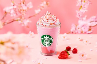 スタバ「さくら咲いた ベリー フラペチーノ®」発売、甘酸っぱいストロベリーの風味が楽しめる新作