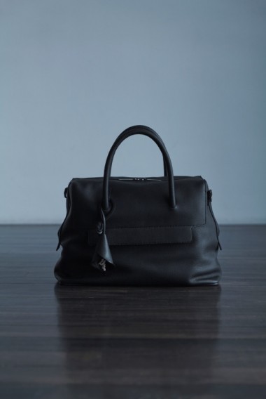 discord Yohji Yamamotoが新宿伊勢丹新宿でポップアップを開催。リデザインされた「BOSTON BAG」モデルを先行展開