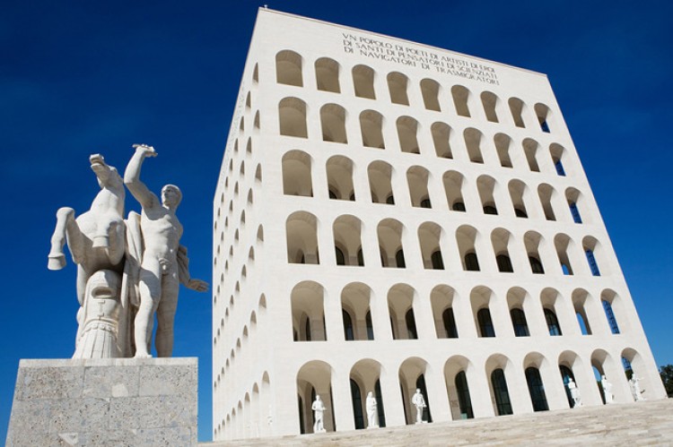 フェンディ 本社をローマの歴史的建造物 イタリア文明宮 に移転 来春までの期間限定で一般公開 Art Culture Fashion Headline