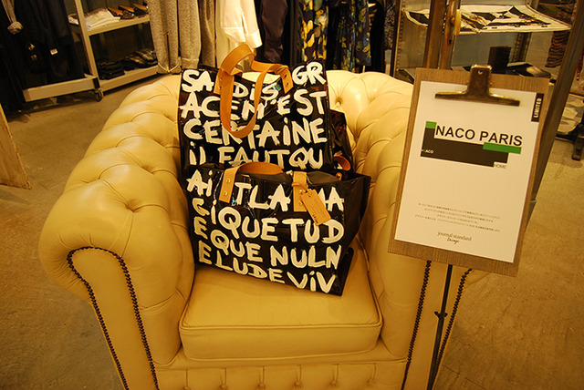 デザイナー手書きのピースフルなメッセージポイントの「ナコパリ」のバッグ