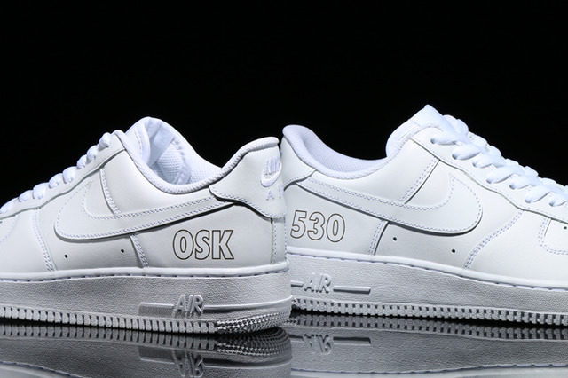 「NIKE AIR FORCE 1’07」（1万2,000円）