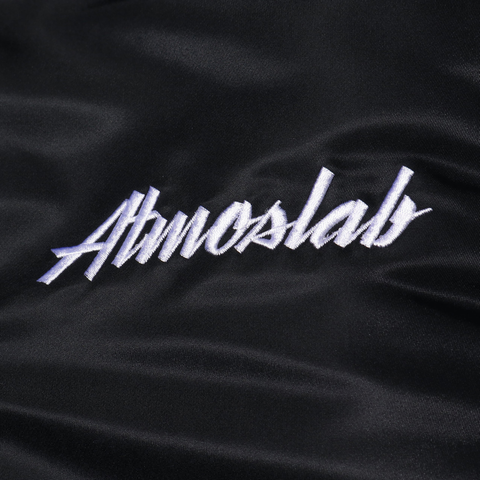 「CHAMPION x ATMOS LAB SATIN BASEBALL JACKET」（1万7,000円）