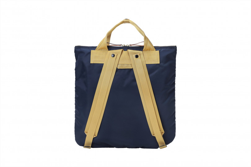 「2WAY TOTE BAG」（4万3,000円）