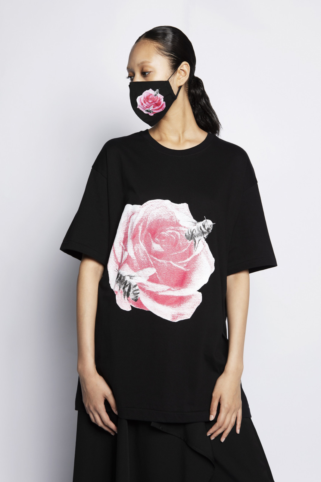 Yohji Yamamoto Noir X 画家 内田すずめ 第2弾 Tシャツ マスク Vol 3を6月26日 18 00発売 Fashion Fashion Headline