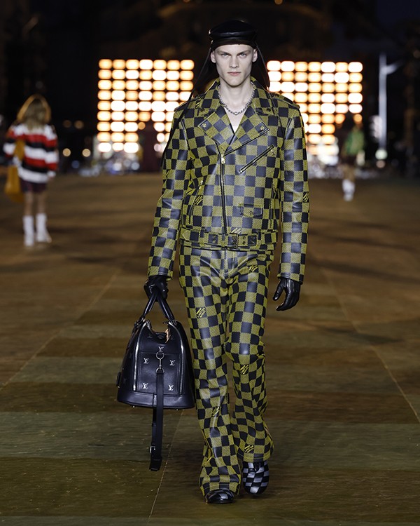 LOUIS VUITTON MEN’S SPRING-SUMMER 2024 FASHION SHOW