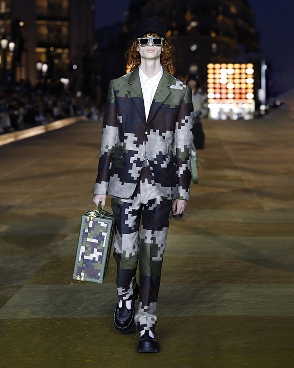 LOUIS VUITTON MEN’S SPRING-SUMMER 2024 FASHION SHOW