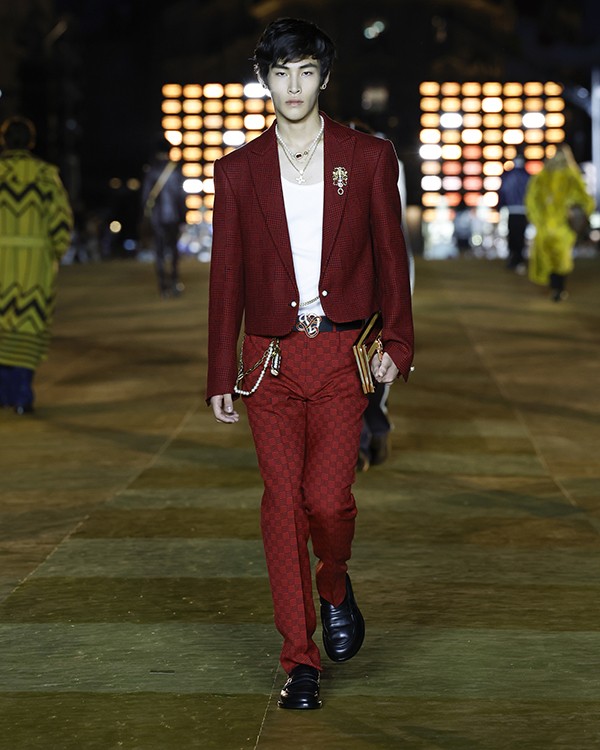 LOUIS VUITTON MEN’S SPRING-SUMMER 2024 FASHION SHOW