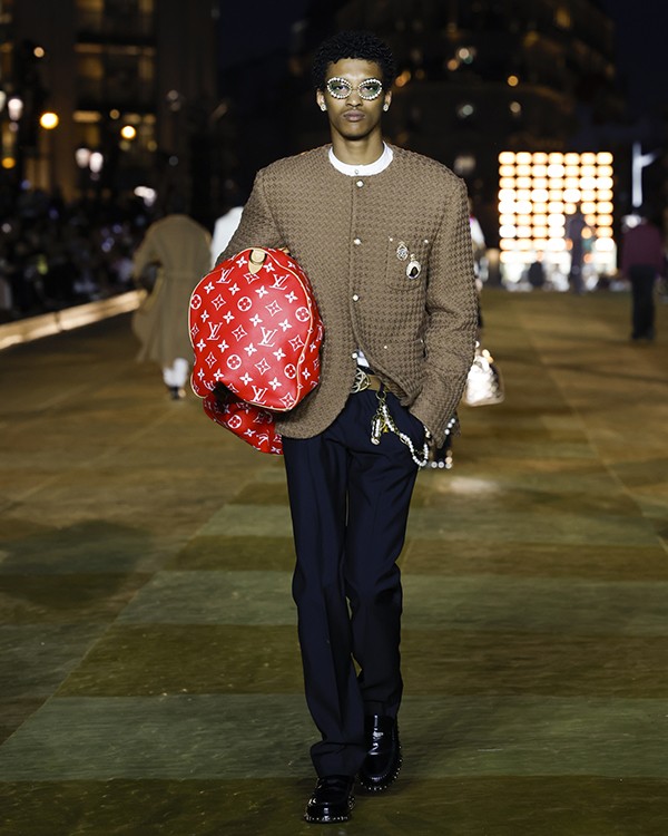 LOUIS VUITTON MEN’S SPRING-SUMMER 2024 FASHION SHOW