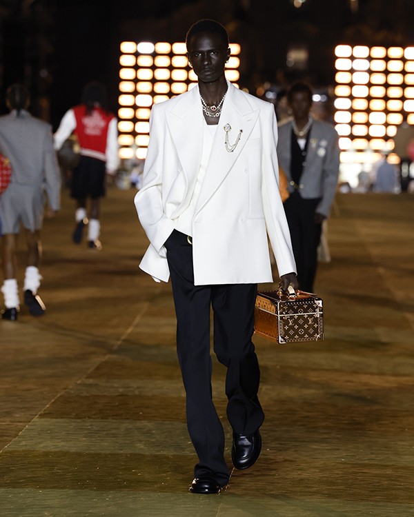 LOUIS VUITTON MEN’S SPRING-SUMMER 2024 FASHION SHOW