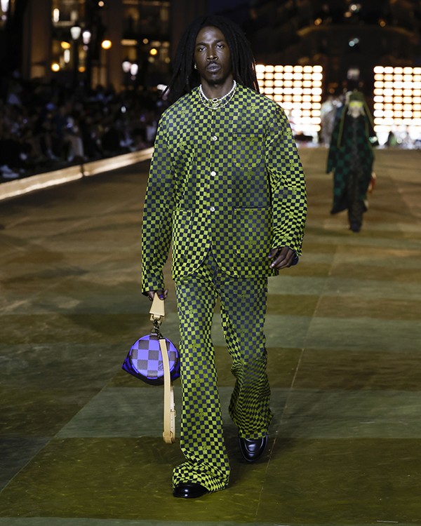 LOUIS VUITTON MEN’S SPRING-SUMMER 2024 FASHION SHOW